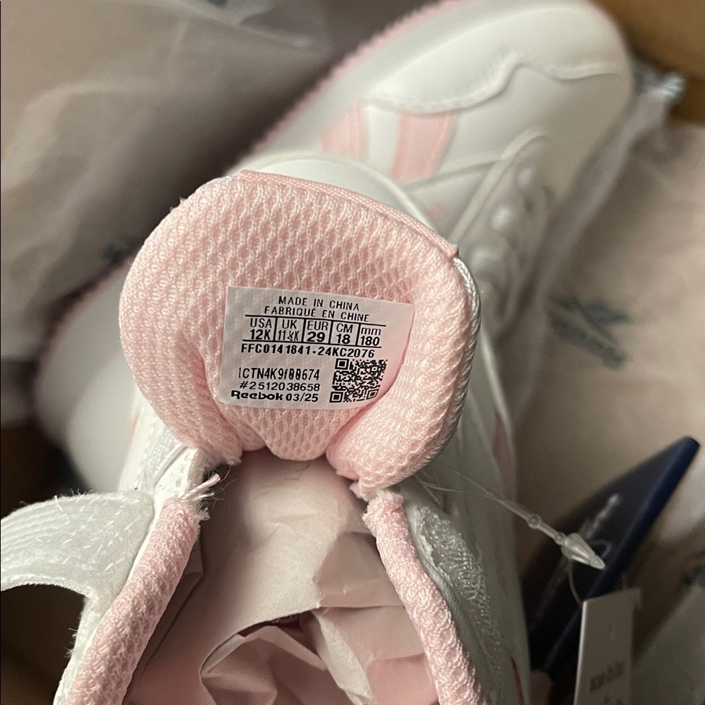 Reebok Kids Sneakers in White and Light Pink - Picture 9 of 9